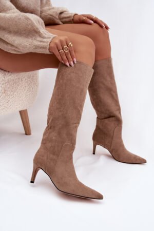 Sieviešu zābaki uz papēža, izolēti ar ekoloģisko zamšādu, tumši smilškrāsā Arelisse