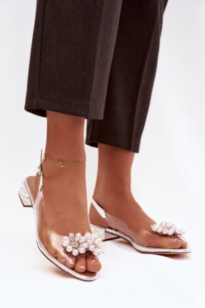 Caurspīdīgas sandales ar zemu papēdi un dekoratīviem elementiem D&A; MR52-229 sudraba krāsā