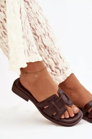 Lorania šokolādes krāsas sieviešu čības ar plakanu papēdi