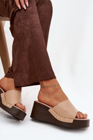 Sieviešu platforma sandales ar zelta kniedēm, smilškrāsas Arionne