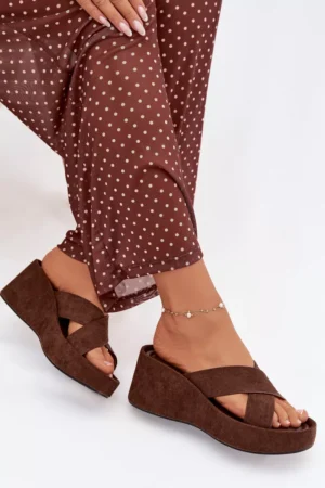 Sieviešu platformas šļūtenes, izgatavotas no ekoloģiskā zamšāda, šokolādes krāsā, Calorine