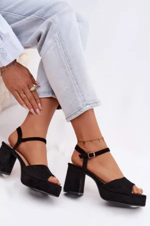 Sieviešu sandales ar blokveida papēdi un ekoloģisko zamšādu melnā krāsā Iserelle
