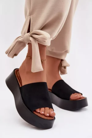 Sieviešu platforma sandales melnā krāsā Liorisse