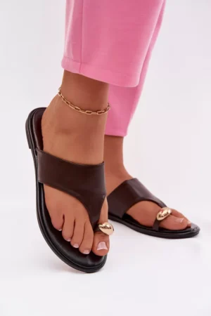 Sieviešu plakanas ekoloģiskās ādas čības ar zelta detaļām, šokolādes krāsā Lavessa