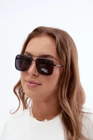 Pilotu stila saulesbrilles ar UV 400 filtru, melnas