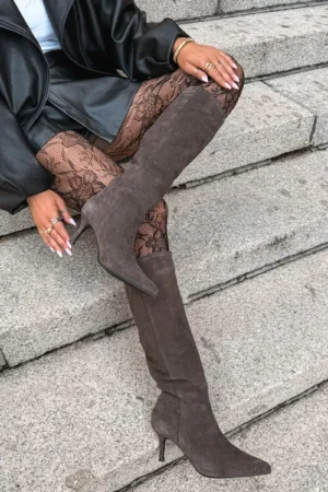 Zamšādas siltināti slip-on zābaki ar augstu papēdi BIG STAR UU274495 tumši brūnā krāsā